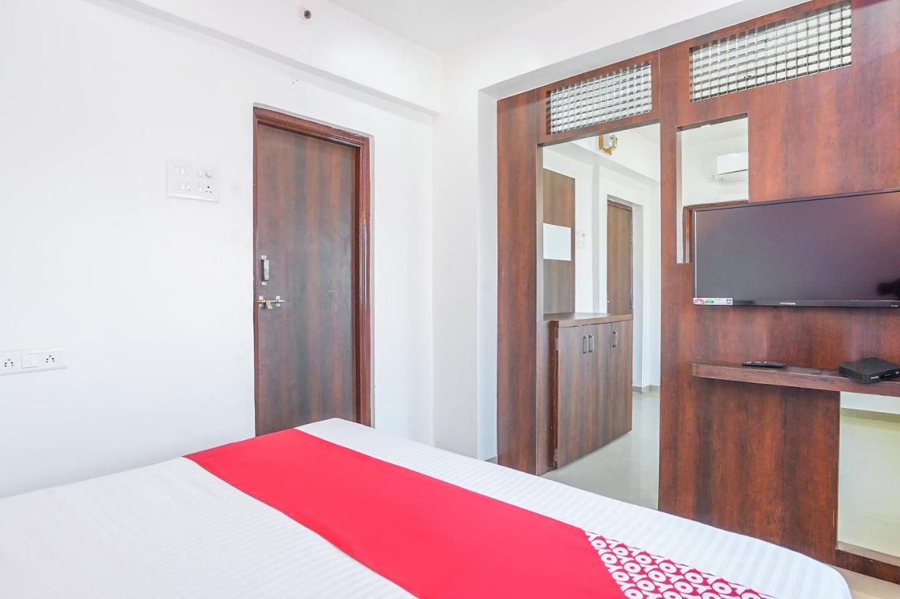 Oyo Flagship 70264 Hotel Vrindavan Mangvadi Esterno foto
